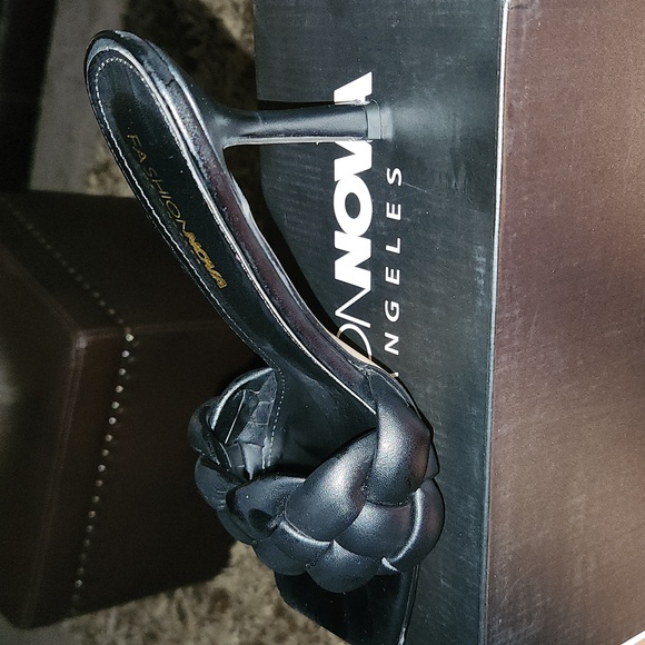 Fashion Nova Sandals - Picture 5 of 6